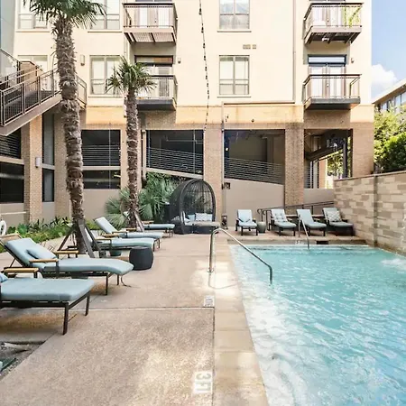 Charming 1,100 Sq Ft Apartment Near To The Shops At Legacy